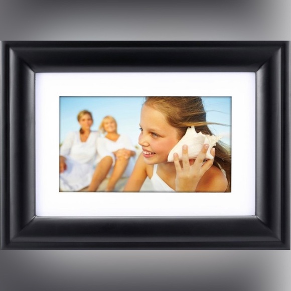 New in box Polaroid digital photo frame black border 7” screen size - Picture 1 of 4